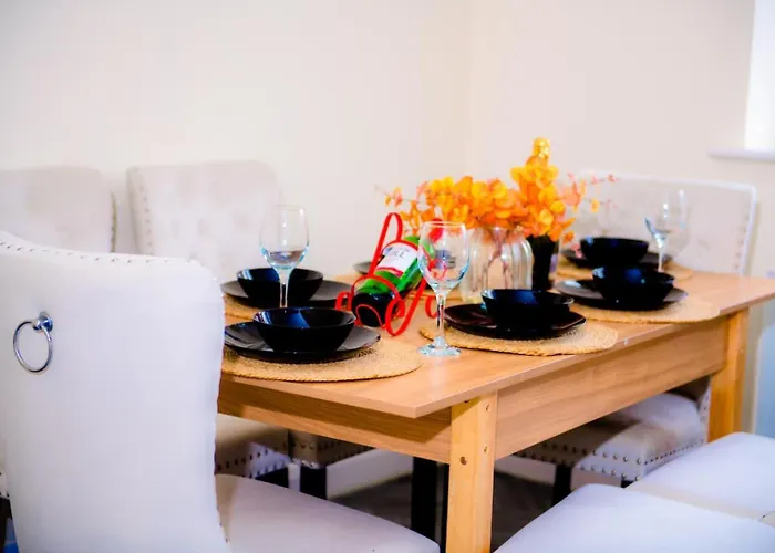 House - Sleeps 7 - Parking - 10min Drive To Centre Semesterbostad Manchester