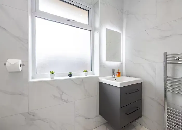 بيت للعطل Spacious Home, Contractor Stay, Prime Location مانشستر