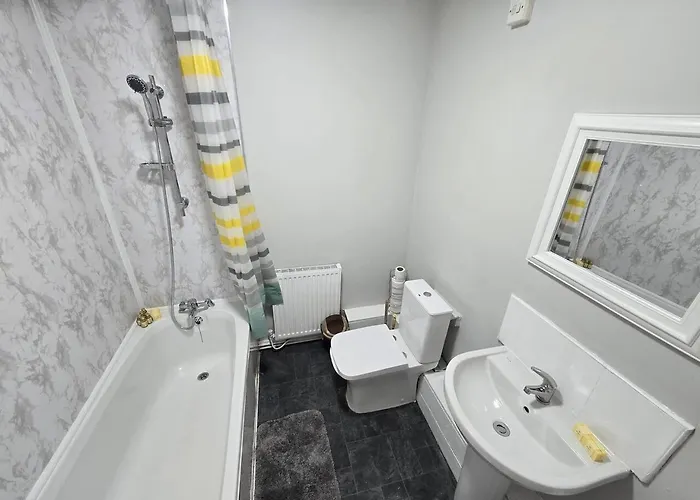 度假居 Lovely Large 3 Bedroom House 曼彻斯特