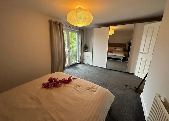 Сasa de vacaciones Spacious 4br House With Canal Views & Garden *