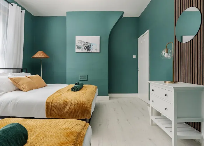 Dom wakacyjny 2br Cozy Retreat - Pool Table - Wifi - Sleeps 7 Manchester