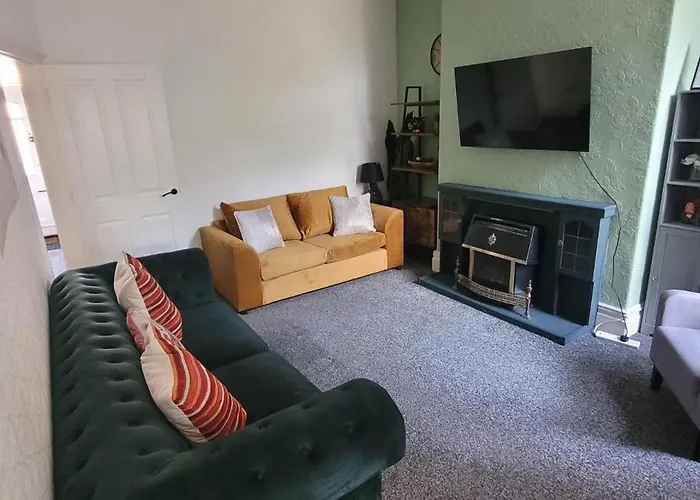 Premium Failsworth - Sleeps Up To 7! *