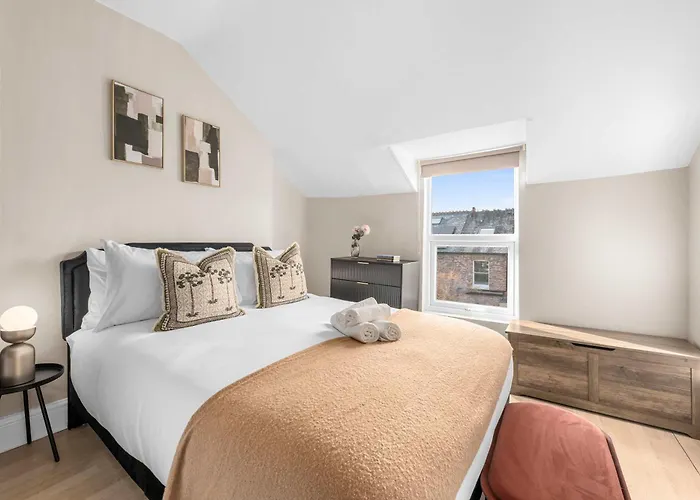 Luxury 5 Bed 10 Min To Airport Sleeps 14 Manchester