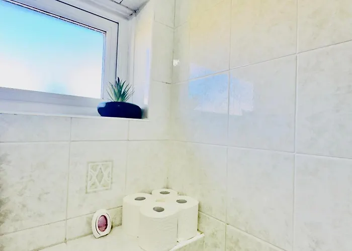 Stylish 4 Bedrome House - Free Parking Сasa de vacaciones Mánchester