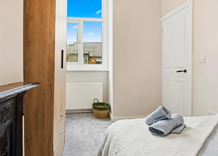 Home, Sleeps 6, Contractor Friendly, Free Parking *