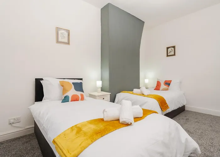 Spacious 4br Near Etihad - Free Parking - 5 Min Train Station * Manchester