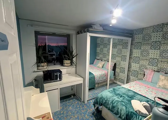 Homely Near Center- Females Preferred Kwatera prywatna