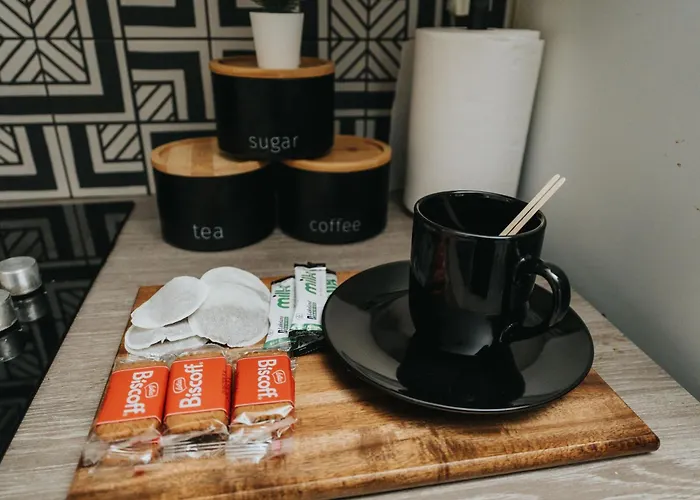 Holiday home 2br Cozy Retreat - Pool Table - Wifi - Sleeps 7 *