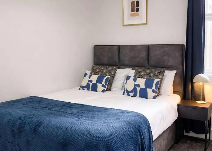 Dom wakacyjny New Stylish 4br - Sleeps 9 - Parking *