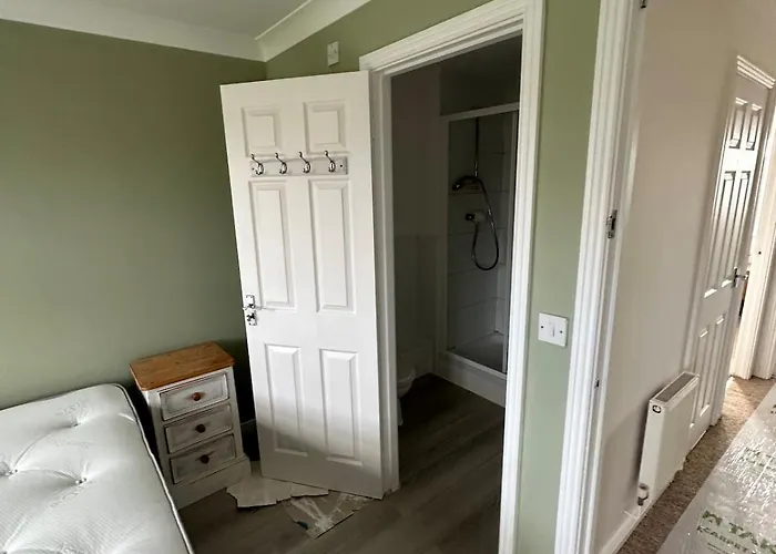 Stretford 4 Bed Townhouse M32 *