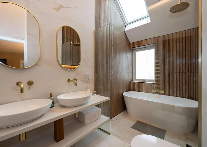 Stunning Family With Hot Tub In Worsley Mánchester