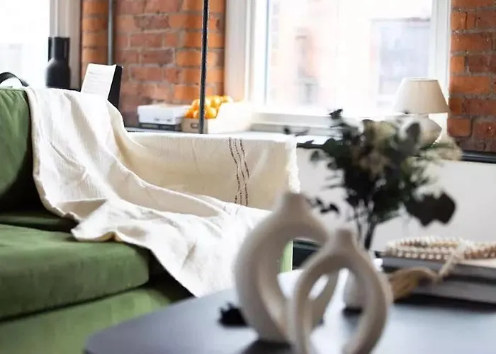 Holiday home Urban Stone's Throw From Attractions *