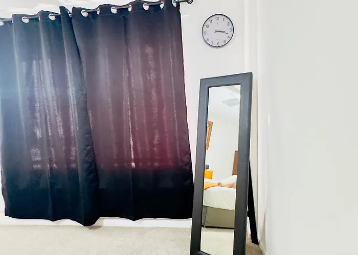 Holiday home Stylish 4 Bedrome House - Free Parking