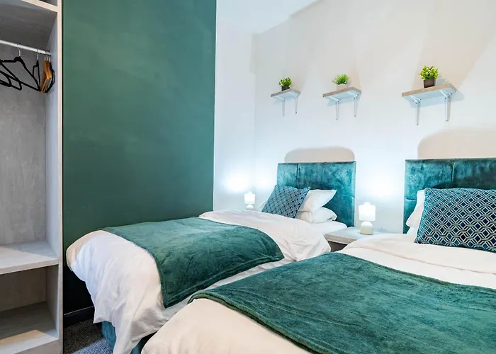 Spacious 3-bedroom Near Centre With Parking *