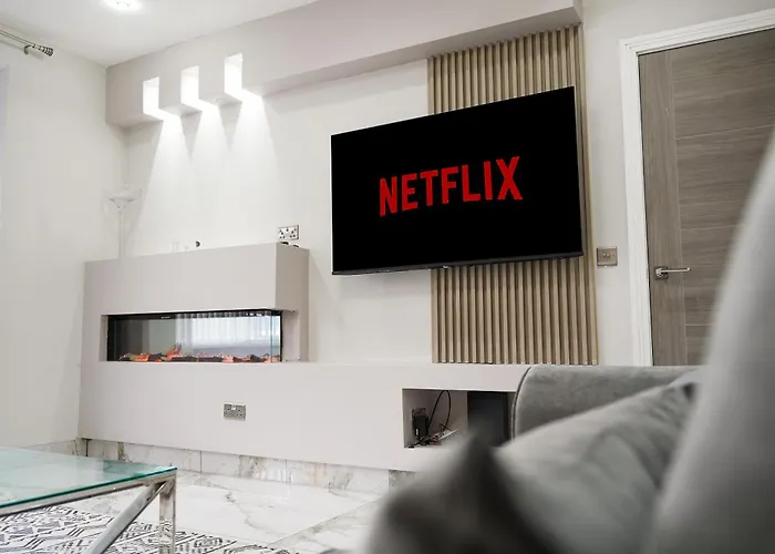 Stylish With Free Parking And Easy Access