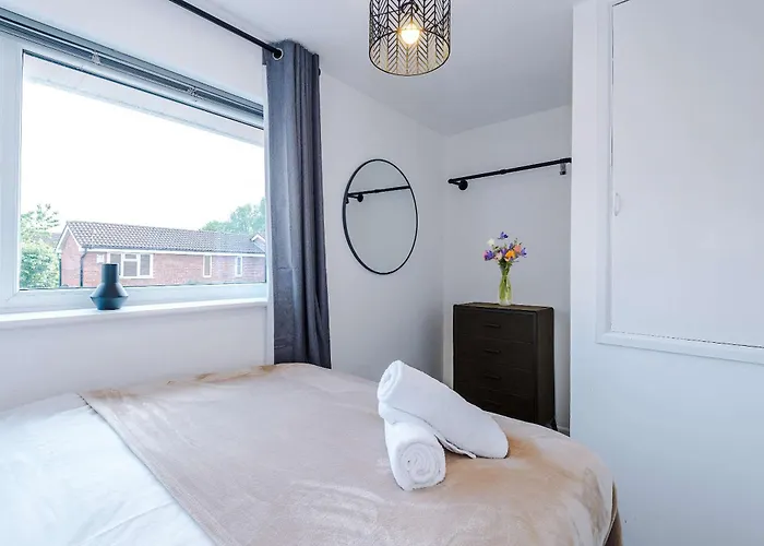 Сasa de vacaciones Modern 2-bed By 53 Degrees Near Etihad & Centre, With Free Parking! *