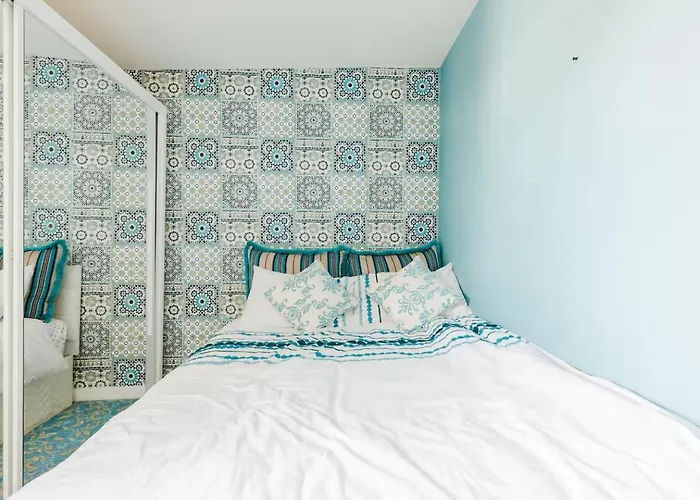 Homely Near Center- Females Preferred