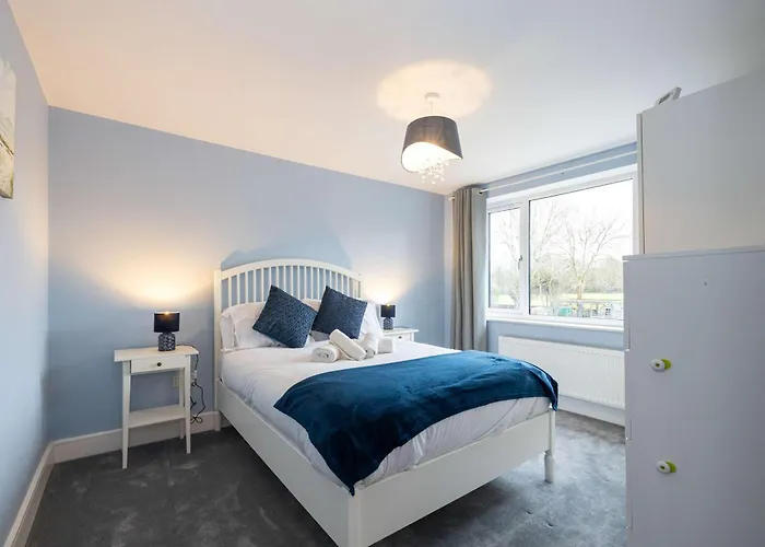 Stunning Family With Hot Tub In Worsley Mánchester