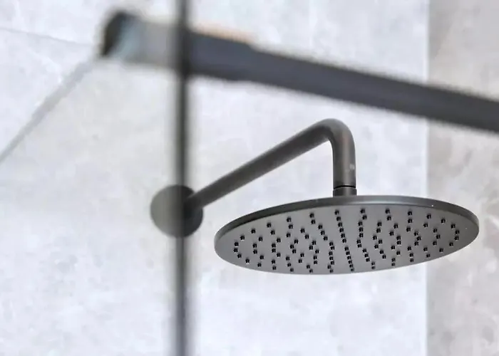 Urban Base Stone's Throw From Attractions Mánchester