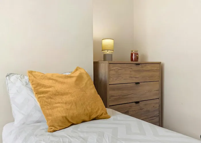 Home, Sleeps 6, Contractor Friendly, Free Parking *