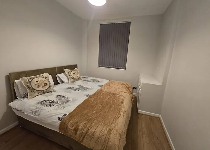 Ferienhaus Lovely Large 3 Bedroom House Manchester