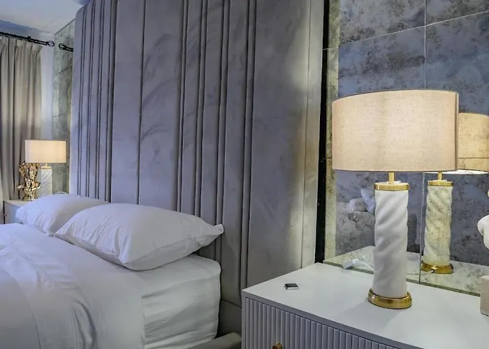 Spacious 2 Bedroom House Sleeps 4 L On-street Parking L The Cosy Corner Nationwide * Manchester