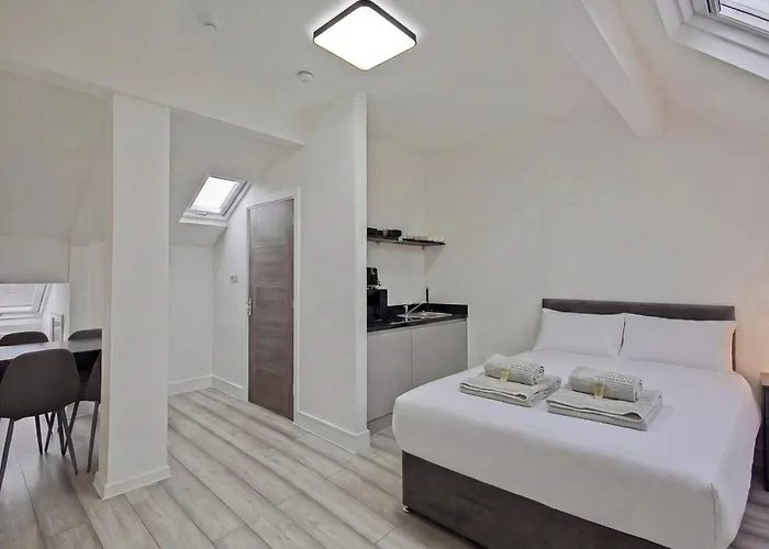 Сasa de vacaciones Spacious 5br House Near Centre