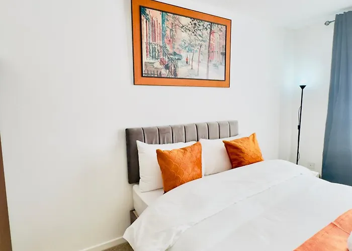 Stylish 4 Bedrome House - Free Parking Сasa de vacaciones *