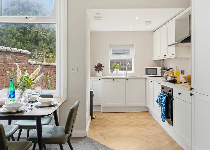 Home, Sleeps 6, Contractor Friendly, Free Parking