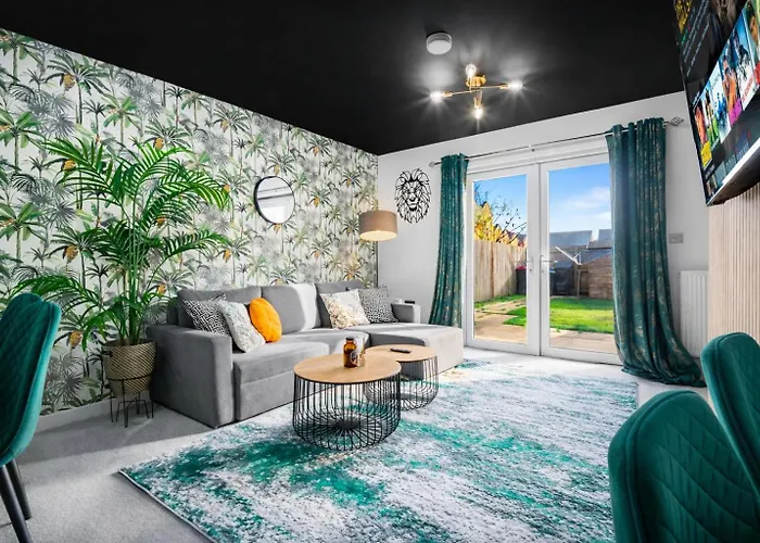 Semesterbostad House In Salford With 4 Beds, 3 Doubles & 1 Single - In Salford, 10 Mins Uber From Centre - Nearby To Old Trafford, United, Trafford Park, Salford Quays & - Perfect For Short Or Long - With Garden & Parking Manchester