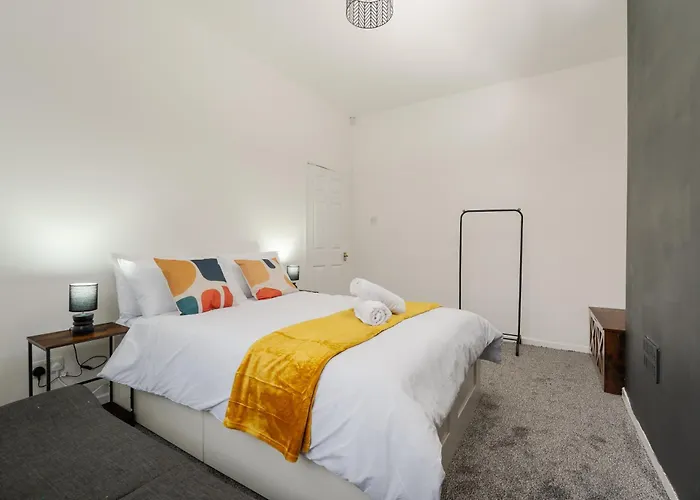 Spacious 4Br Home Near Etihad - Free Parking - 5 Min Train Station بيت للعطل