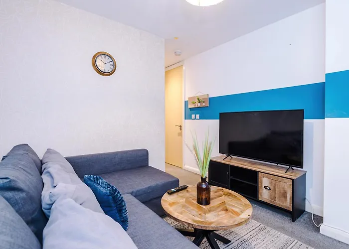 Group Stay, Sleeps 12, 3 Bathroom Manchester
