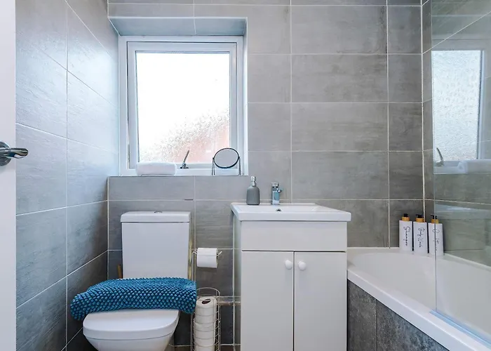 Сasa de vacaciones Modern 2-bed By 53 Degrees Near Etihad & Centre, With Free Parking! *