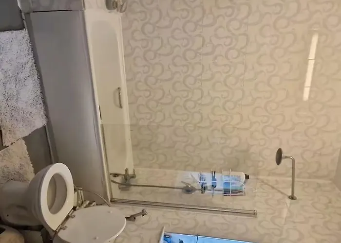 Homely Near Center- Females Preferred * Manchester