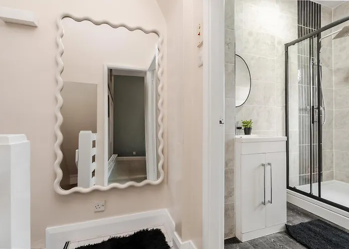 2br Cozy Retreat - Pool Table - Wifi - Sleeps 7