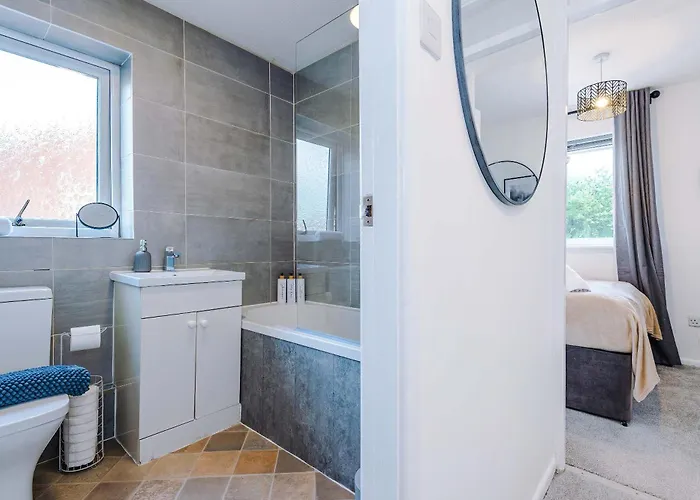 Modern 2-bed By 53 Degrees Near Etihad & Centre, With Free Parking! Сasa de vacaciones