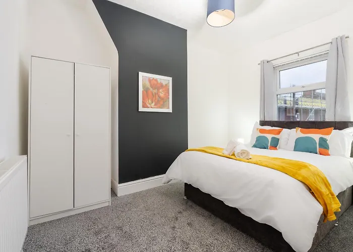 Spacious 4Br Home Near Etihad - Free Parking - 5 Min Train Station مانشستر