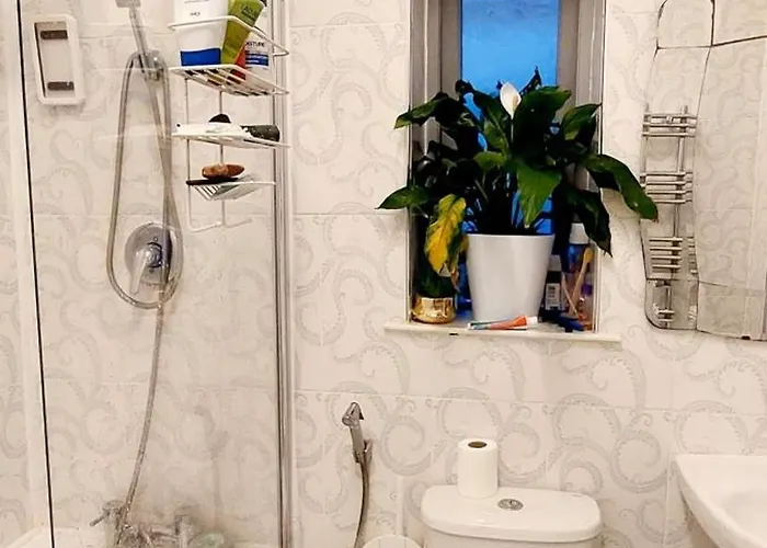 Homely Near Center- Females Preferred *