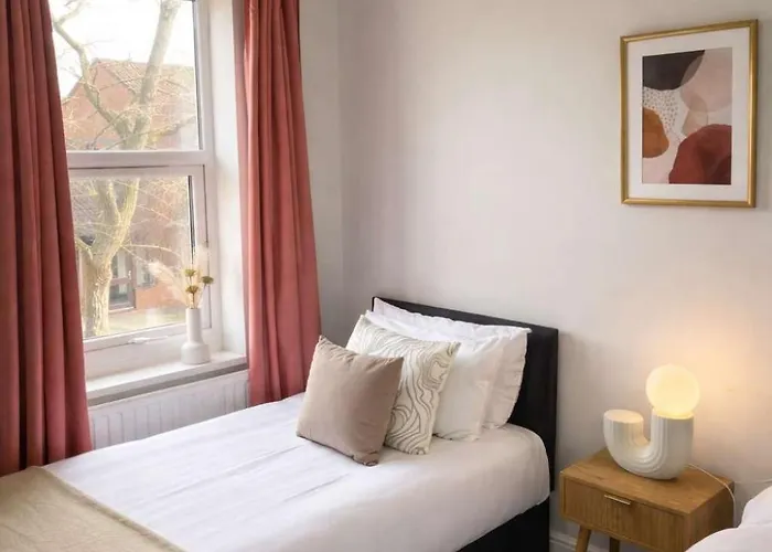 Сasa de vacaciones New Stylish 4br - Sleeps 9 - Parking Mánchester