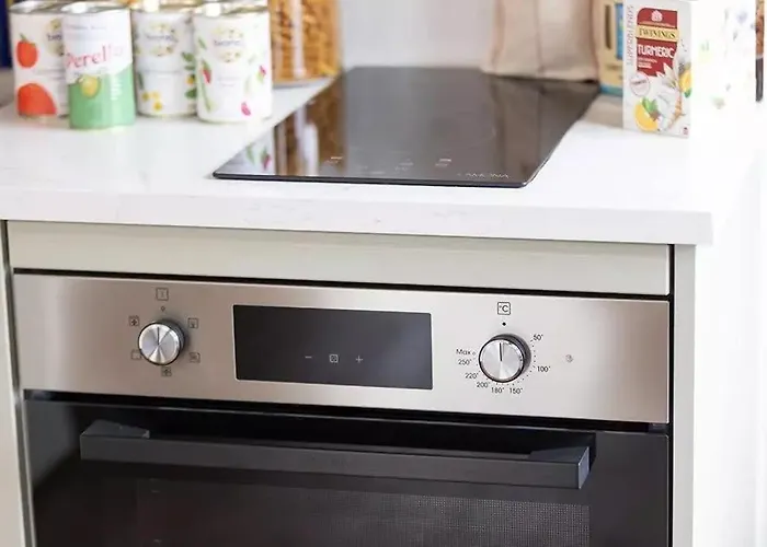 Urban Stone's Throw From Attractions Сasa de vacaciones *