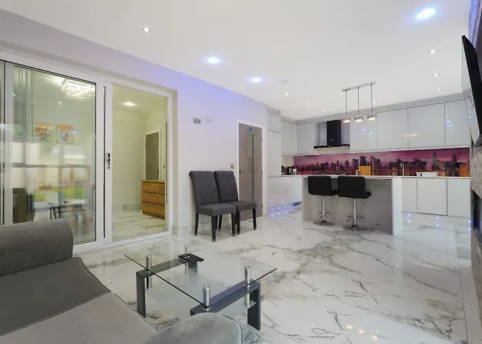 Stylish With Free Parking And Easy Access Сasa de vacaciones Mánchester