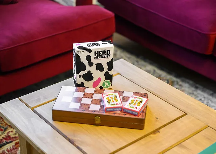 Luxury 5 Bed 10 Min To Airport Sleeps 14