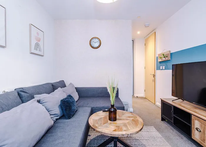 Group Stay, Sleeps 12, 3 Bathroom * Manchester