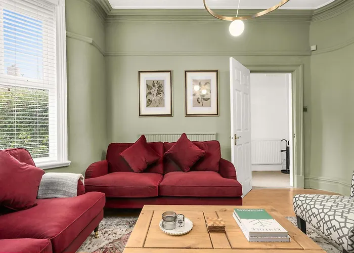 Luxury 5 Bed 10 Min To Airport Sleeps 14