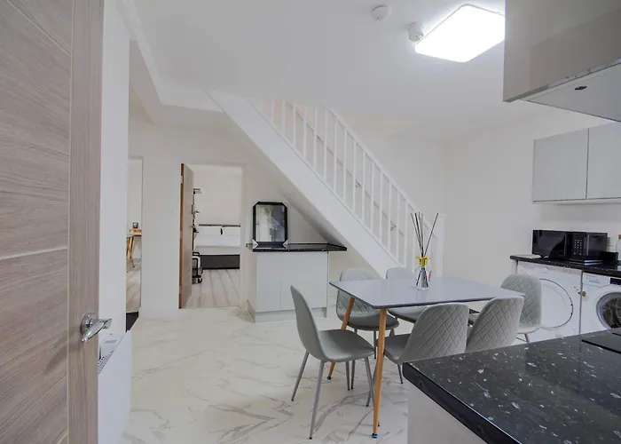 Сasa de vacaciones Spacious 5br House Near Centre