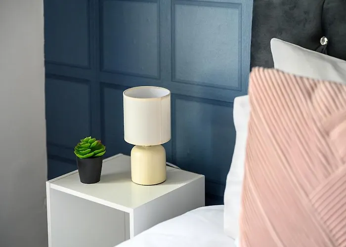 Group - Access To Central, Coop, Etihad بيت للعطل مانشستر