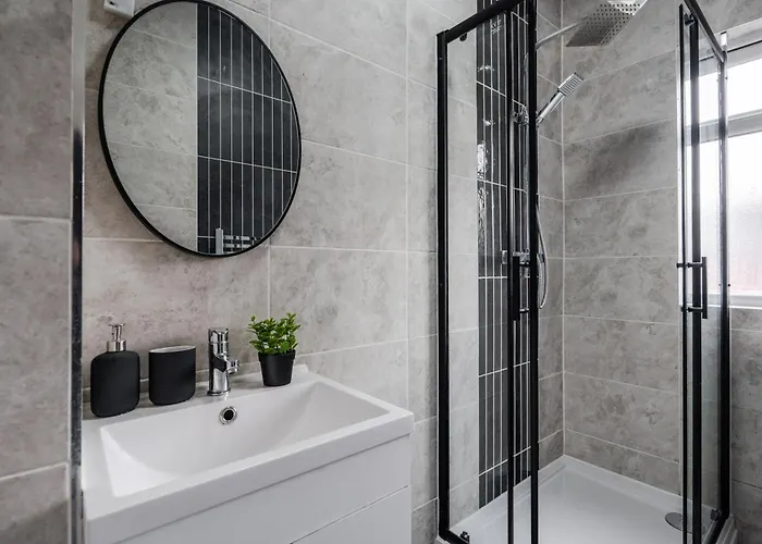 Holiday home 2br Cozy Retreat - Pool Table - Wifi - Sleeps 7 Manchester