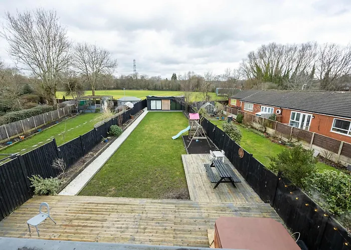 Stunning Family With Hot Tub In Worsley