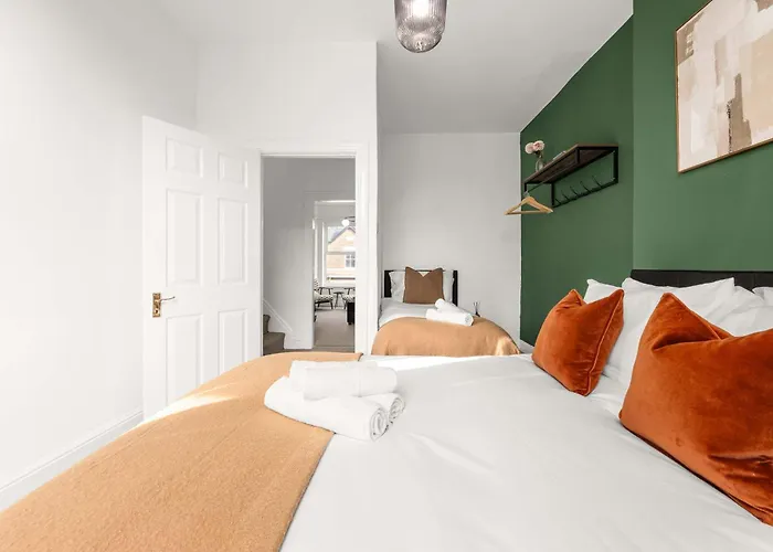 Holiday home Luxury 5 Bed 10 Min To Airport Sleeps 14 Manchester