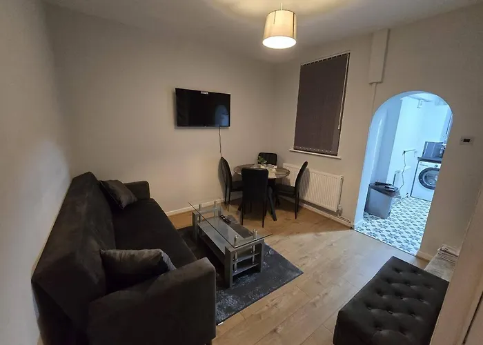 Ferienhaus Lovely Large 3 Bedroom House Manchester